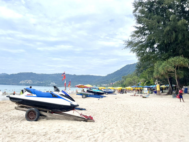 “หาดป่าตอง” ชายหาดที่ไม่เคยหลับใหล จ.ภูเก็ต