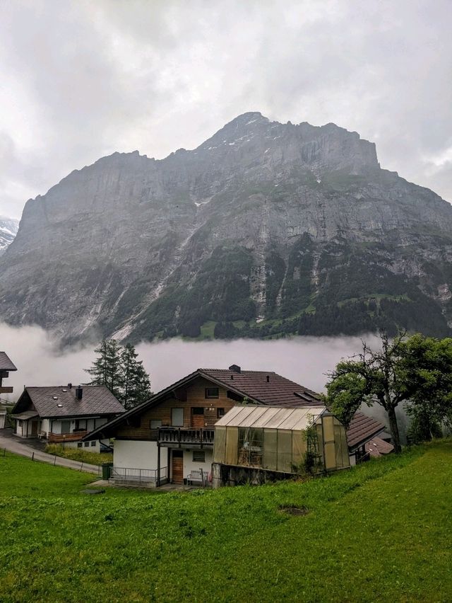 世界最美的山城，前往少女峰必經的仙氣小鎮：格林德瓦 Grindelwald 