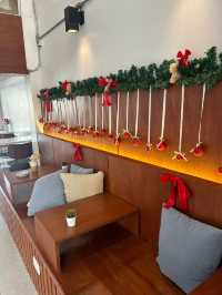  All in white Cafe' 