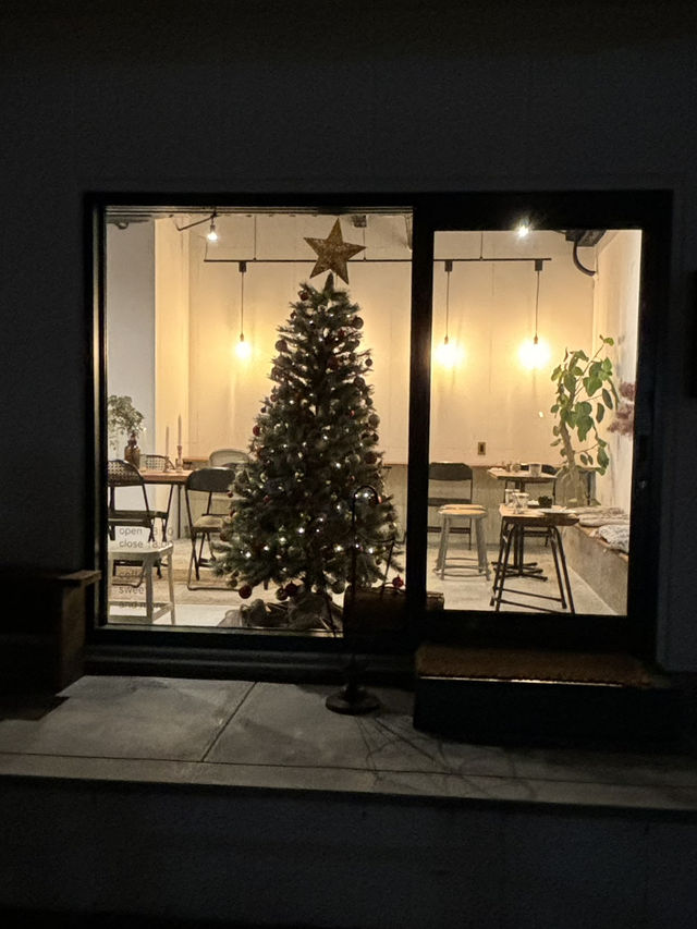 【福岡カフェ】クリスマスツリーがかわいい！福岡の人気カフェ！