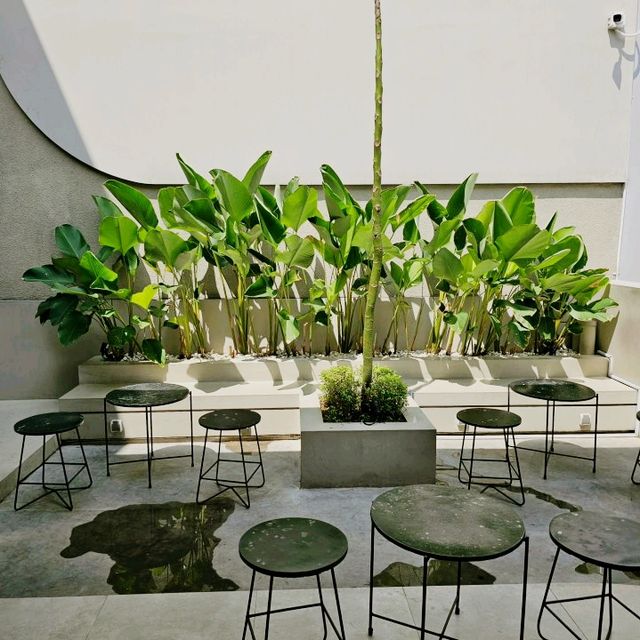 Stylish and Comfortable: Monero Cafe