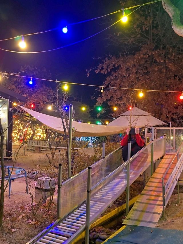 크리스마스에 진심인 여주 트리카페🎄