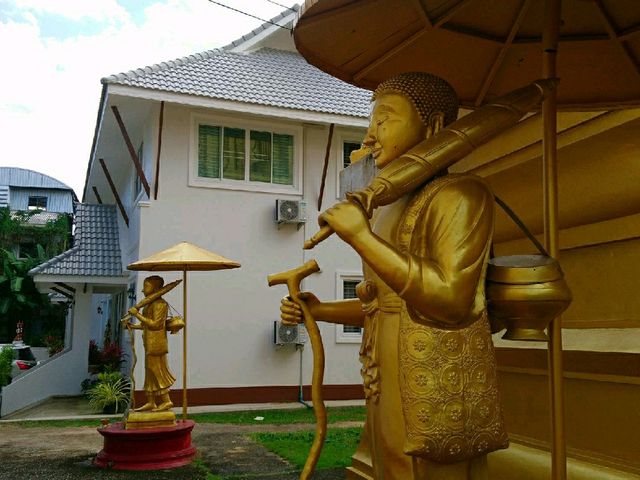 วัดมุงเมือง..ยันต์อักขระเต็มอุโบสถ