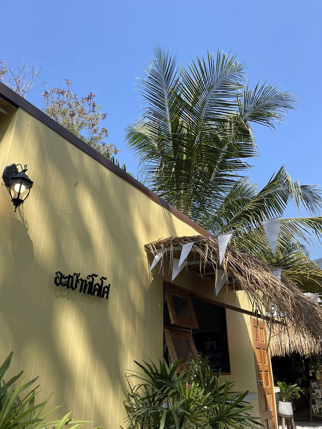 ABOUT COCO CAFÉ & BISTRO คาเฟ่นครปฐม