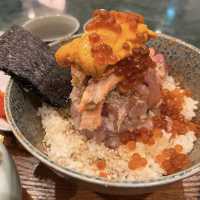 韓国🇰🇷いくら！ウニ！たっぷりのった最高の海鮮丼