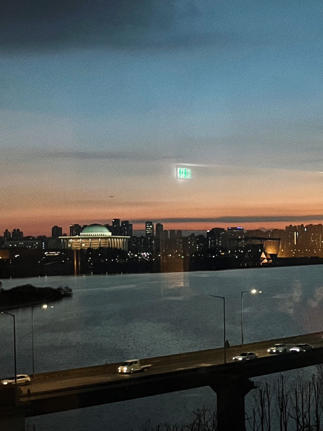 노을진 풍경을 만끽할 수 있는 카페🌆