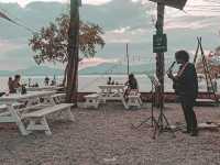 ฟังเพลง นั่งชิว ริมทะเล ในคาเฟ่ภูเก็ต