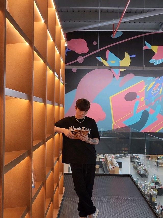 ✨Huge photogenic Book Store 