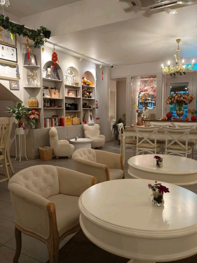 A Hidden Café That Feels Like Home