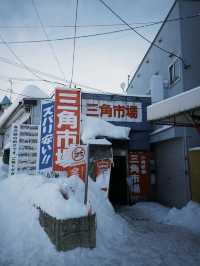 北海道小樽🇯🇵三角市場的潼波食堂