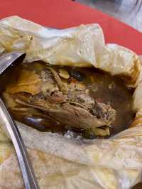 “Yau Kee’s Legendary Curry Chicken Bread: A Flavorful Feast in a Loaf!”