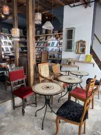 A Cozy Hideaway in Asakusa – TOE LIBRARY PARC