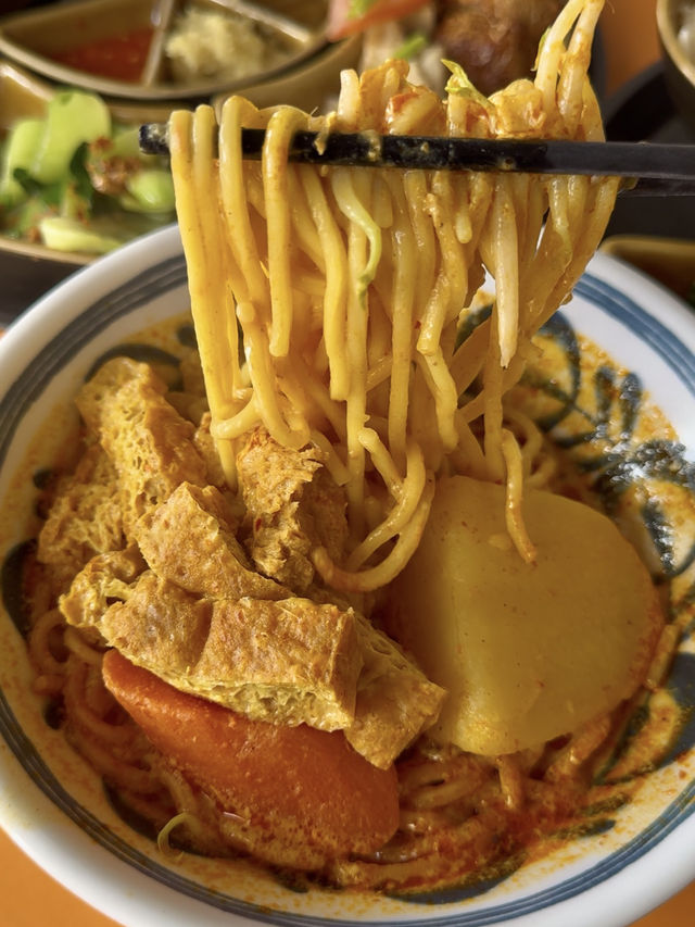 This Vegetarian Chicken Rice is So Realistic, You Won’t Believe It’s Meat-Free
