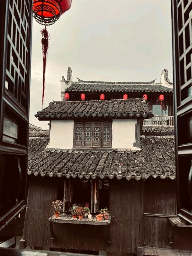 First Floor Teahouse: A Historic Riverside Teahouse