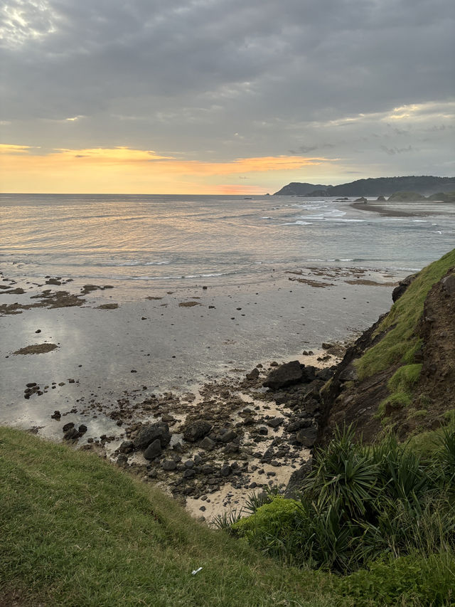 Chasing the Sunset at Bukit Merese: A Must-Do in Lombok 🌅🏞️