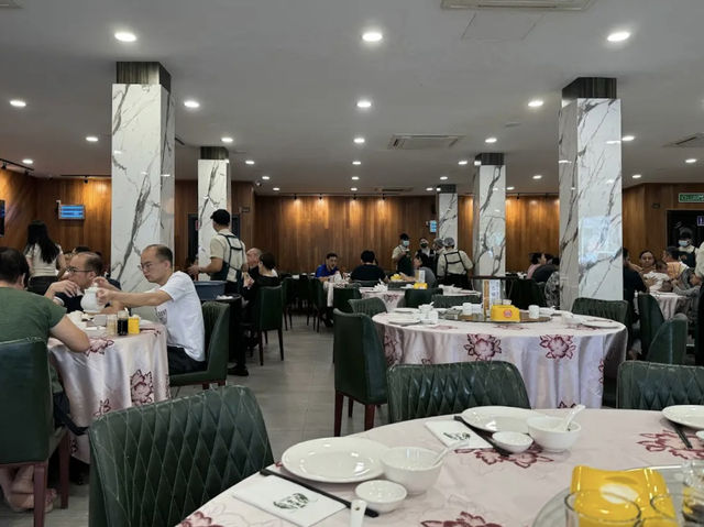 Superb quality Chinese seafood frequented by both locals and tourists