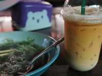 清邁地道美食：藏在小巷子裡的泰式湯麵