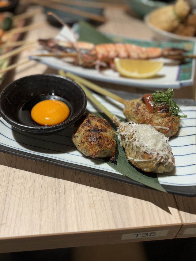 【京都・河原町】旬の海鮮料理と本格炉端焼きを楽しめる「炭と海鮮と串焼きと肴 とっとっと 四条河原町店」