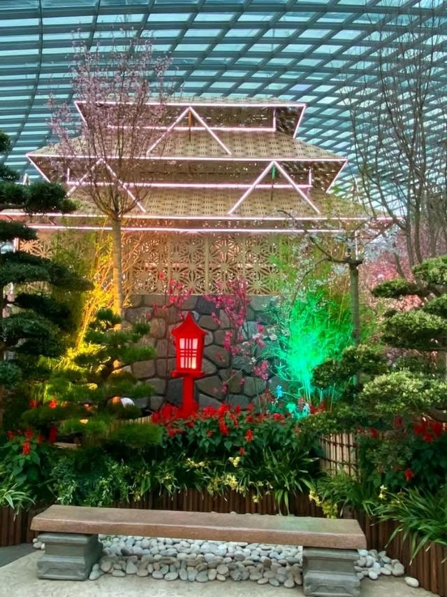 "Largest Glass Greenhouse in the World" (Flower Dome)