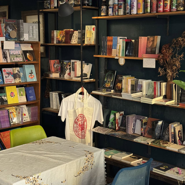 A BOOK with NO NAME ร้านหนังสือที่ชิกๆ ย่านสามเสน
