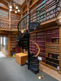 オスグッド・ホールの図書館：法律と歴史が息づく知の空間 📚🏛️