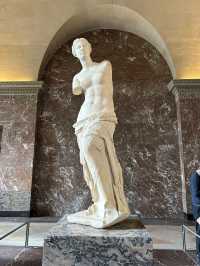 世界最大級の芸術の殿堂。パリ・ルーブル美術館