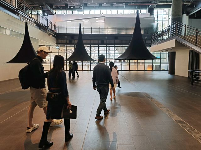 台中文藝漫步，走進國立臺灣美術館的心靈之旅。