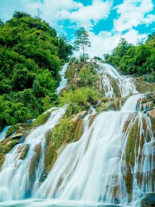 Cao Bằng waterfall 
