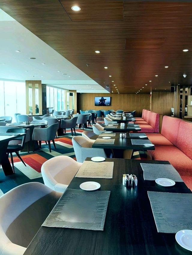 Coastal Chic Vacation, Relaxing in Luxury at Le Méridien KK.  