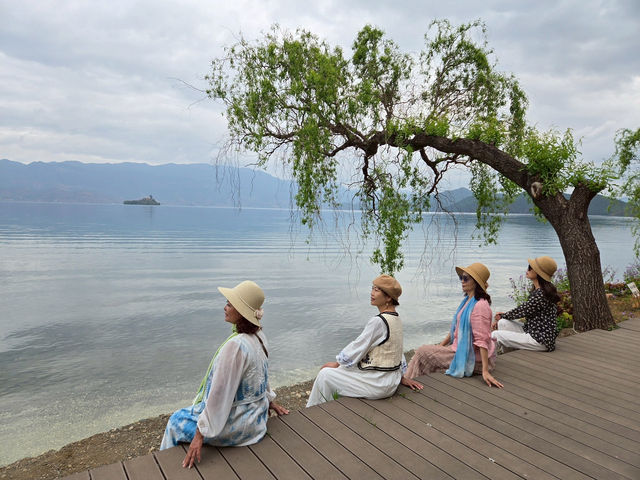 瀘沽湖畔