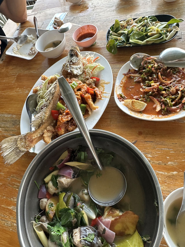 ร้านอาหารชมโขงริเวอร์วิว ธาตุพนม นครพนม