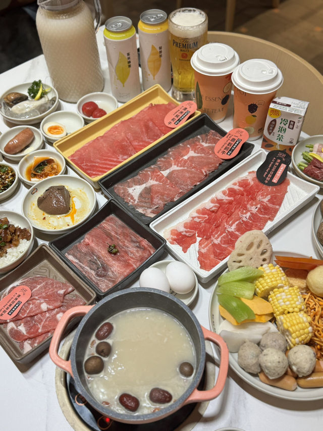 📍馬鞍山✨一鼎台式火鍋✨提供120分鐘任食💥澳洲200日穀飼牛火鍋套餐，無限暢食暢飲海鮮、和牛串、特飲、神泡生啤🥳餐廳環境舒適，好適合朋友聚會🎉