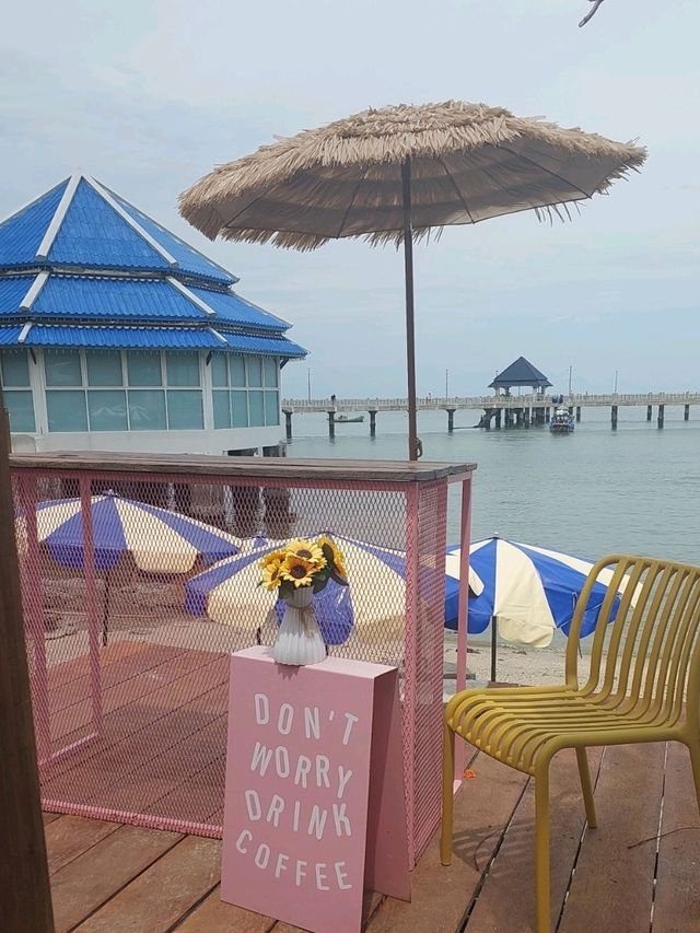 Tiny Island Cafe @ Bangsan