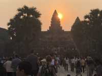 【Angkor Wat｜アンコール・ワット】 東南アジアの神秘と圧倒的スケール。世界最大級の石の寺院