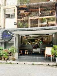 Hidden Gem in PJ: Good Blue Men, Great Vibes