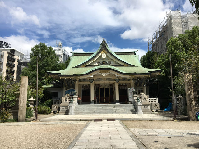 獅子大口吞厄運！難波八阪神社｜大阪市區裡的霸氣守護神 