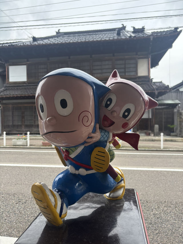  冰見市商店街：忍者小精靈的打卡熱點🗡️✨