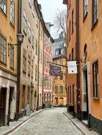 Slow Strolling in Stockholm – History, Meatballs & Cozy Breaks