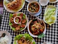 ร้านอาหารริมแก่ง 