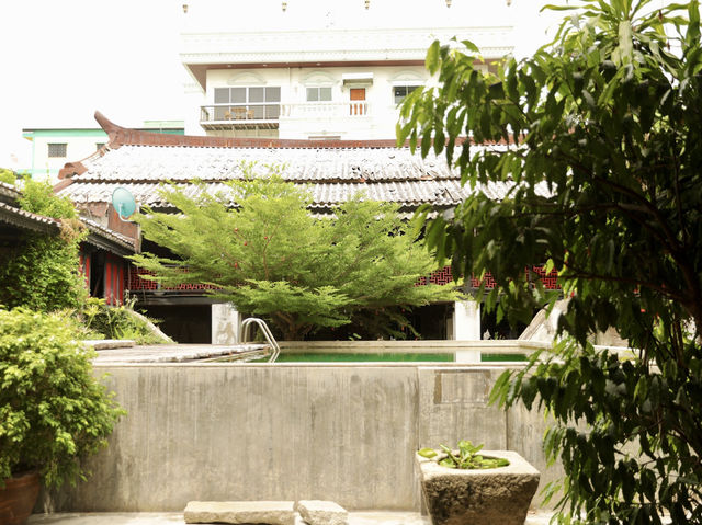 曼谷｜🏛️百年古宅 這間隱身巷弄的傳統宅邸，連在地人都不一定知道，50元就能穿越歷史時空、飽覽河景夕陽，太超值了！