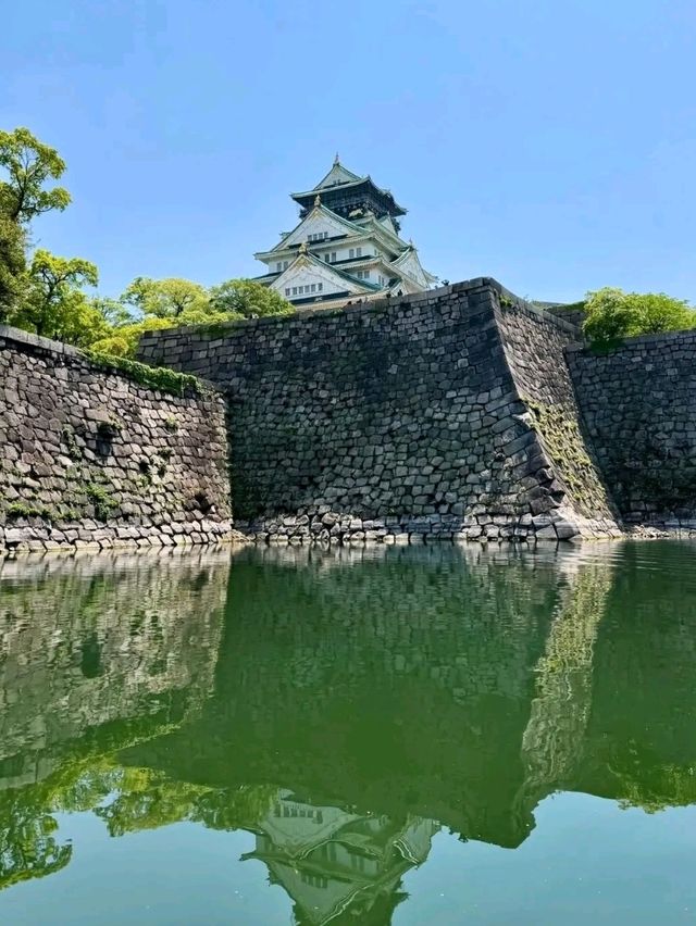 Osaka Castle Park – A Fusion of History, Beauty, and Serenity
