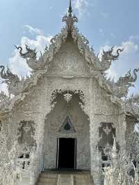 ศิลปะ ความศรัทธา และความฝัน ที่จับต้องได้