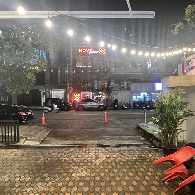 อีกา สาทร Café&Restaurant