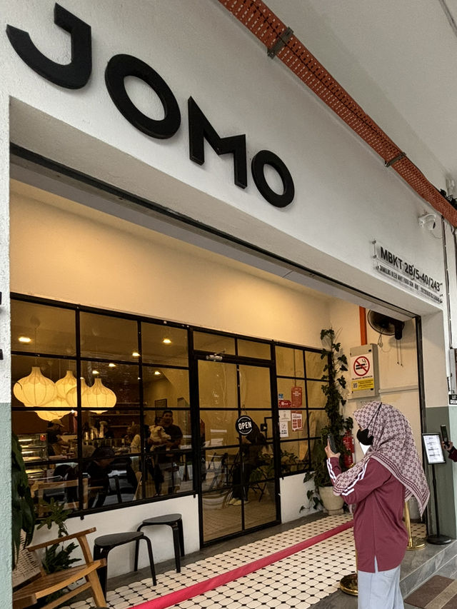 🍽 "Hidden Gem Near the Runway: JOMO Eatery Shines!" 🍰