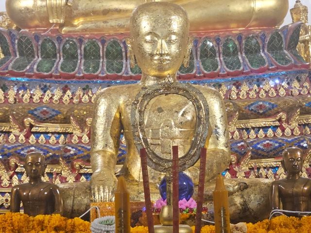 กราบพระหลวงพ่อแขนลาย ที่วัดดังอยุธยา