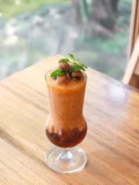 ชมคาเฟ่ เชียงใหม่  (CHOM CAFE AND RESTAURANT)