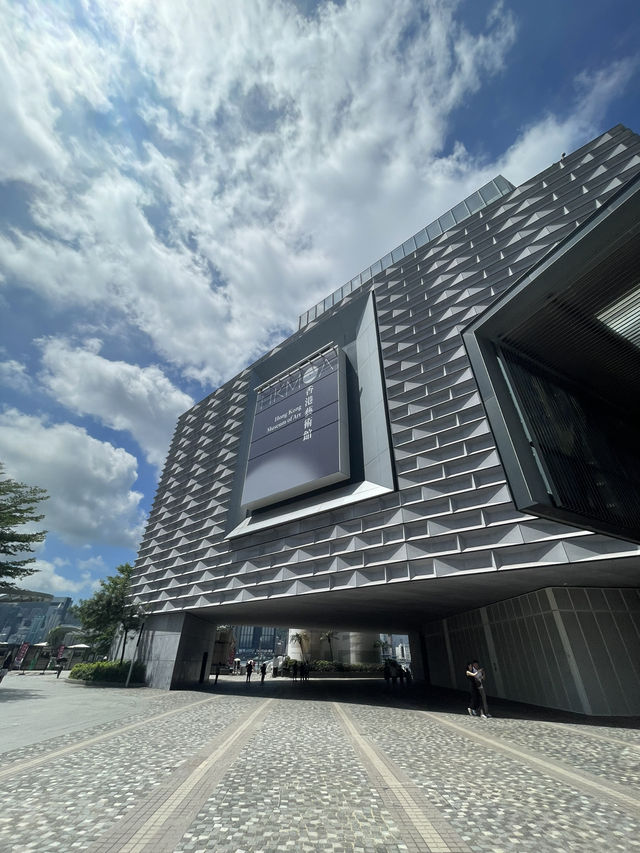 Museum of Art & scenic views of Hong Kong skyline