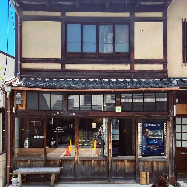 ARCHI coffee and wine 
