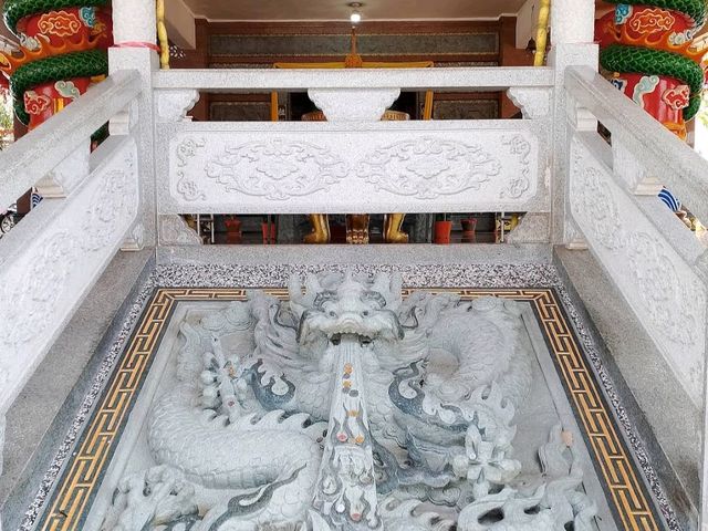Wan Loong Chinese Temple (Yun Loon Temple)