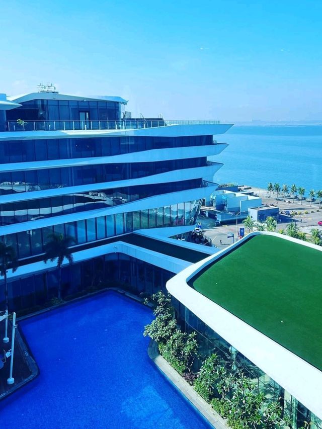 🌊 Conrad Manila: Bayfront Bliss & City Glam ✨🏙️